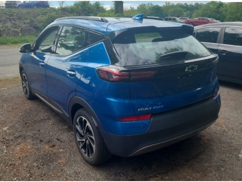 2022 Chevrolet Bolt EUV view 2
