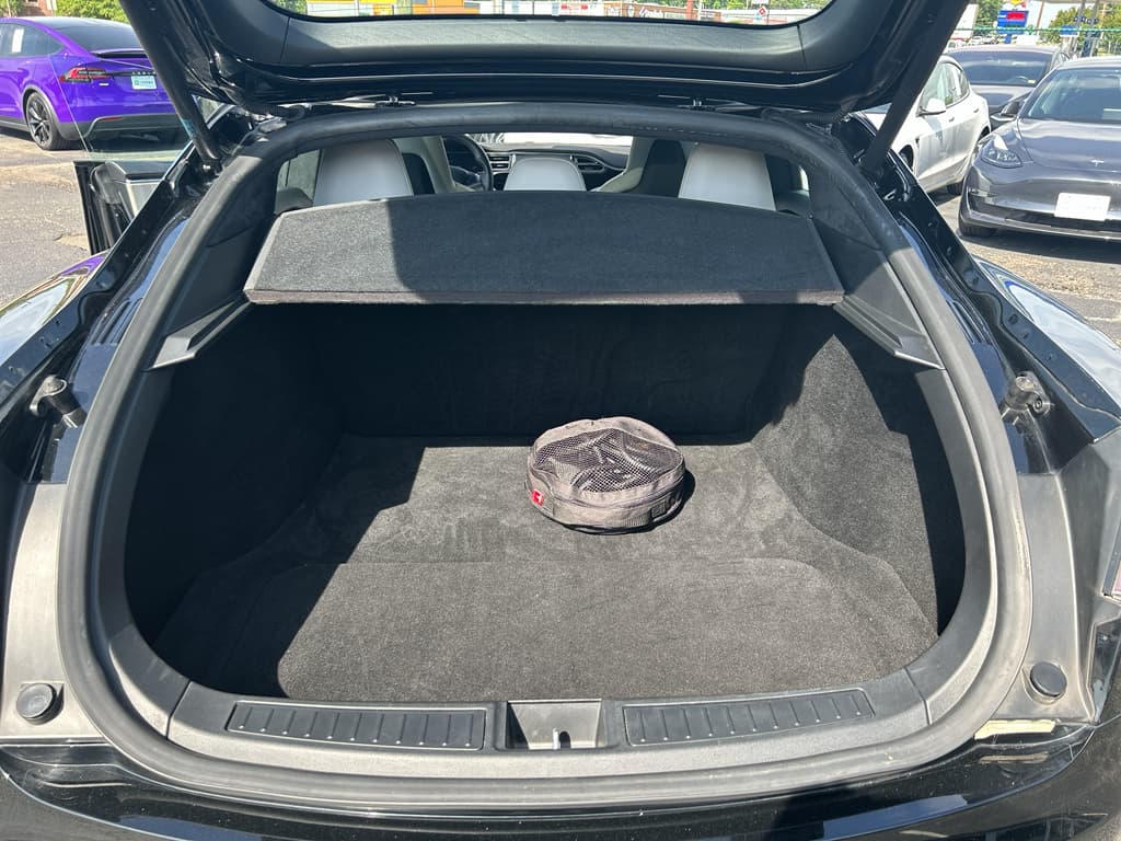 2016 Tesla Model S view 21