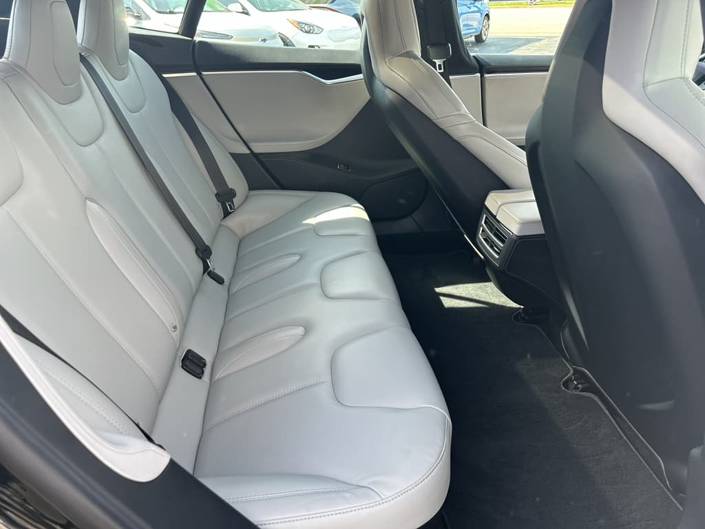 2016 Tesla Model S view 19