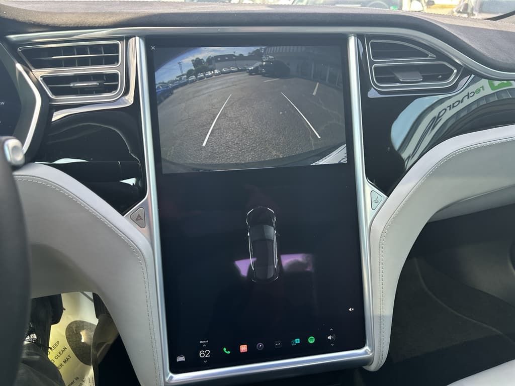 2016 Tesla Model S view 11