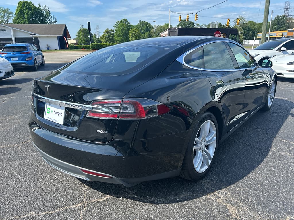 2016 Tesla Model S view 3