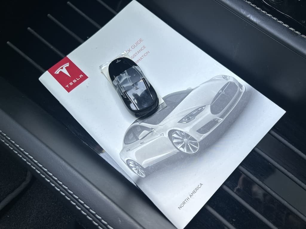 2016 Tesla Model S view 17