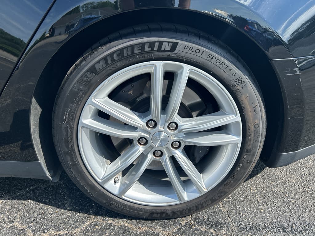 2016 Tesla Model S view 26