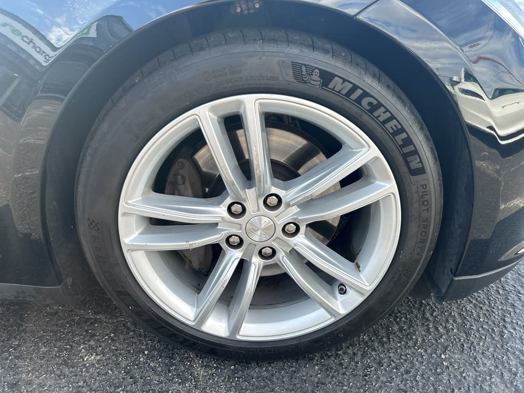 2016 Tesla Model S view 30