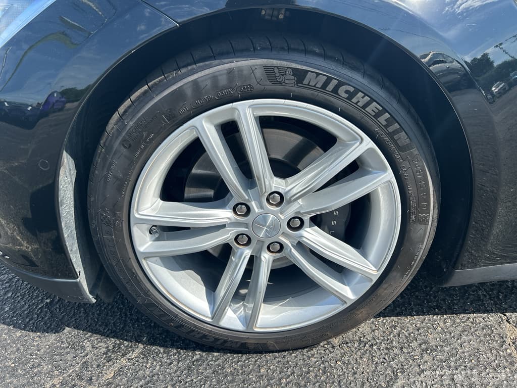 2016 Tesla Model S view 24