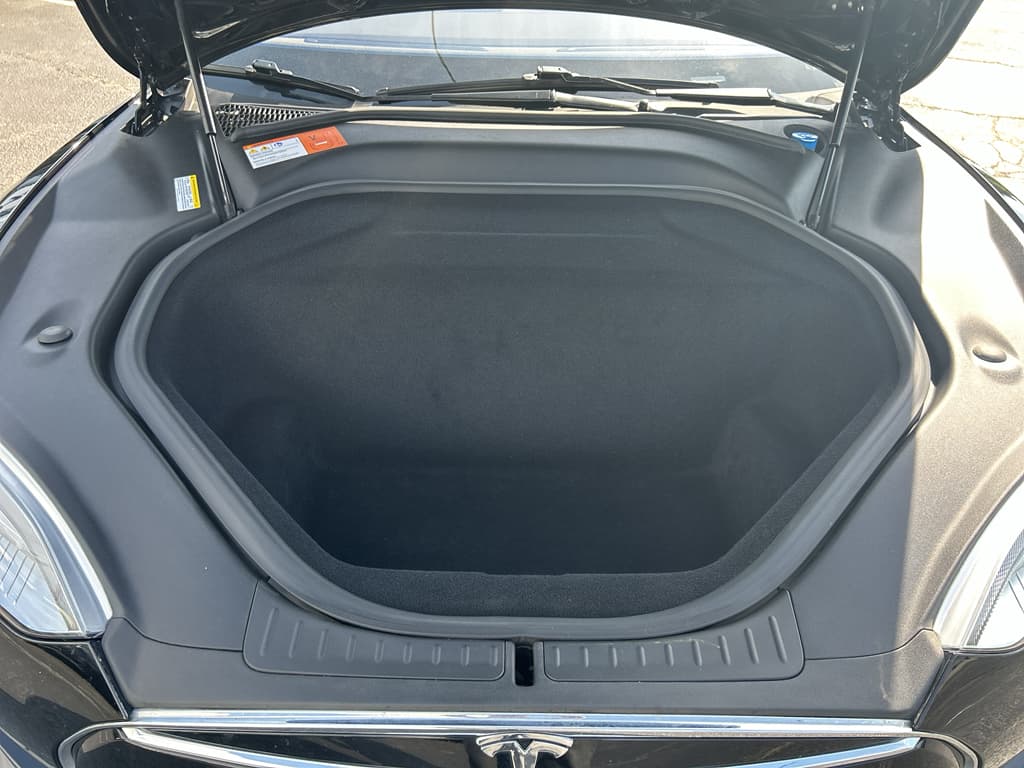 2016 Tesla Model S view 20