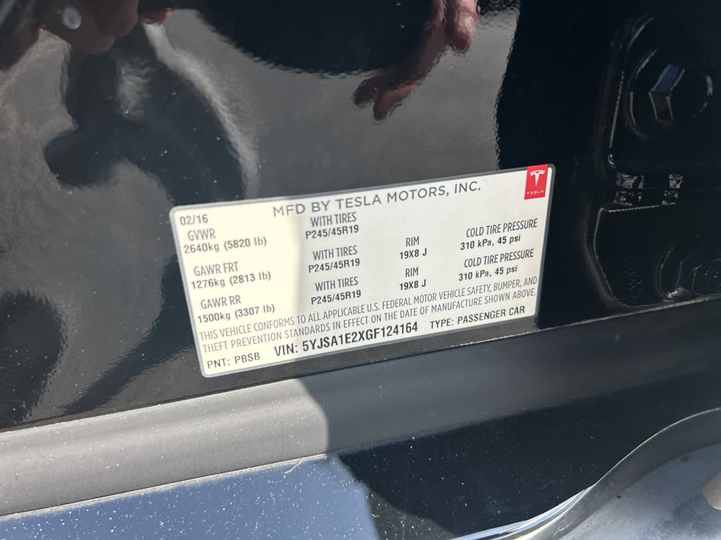 2016 Tesla Model S view 23