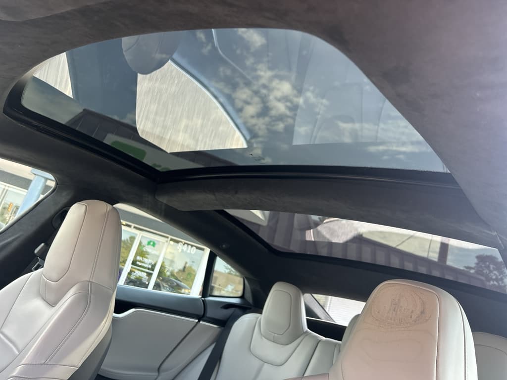 2016 Tesla Model S view 18