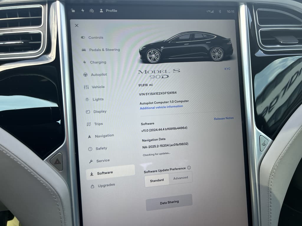2016 Tesla Model S view 13