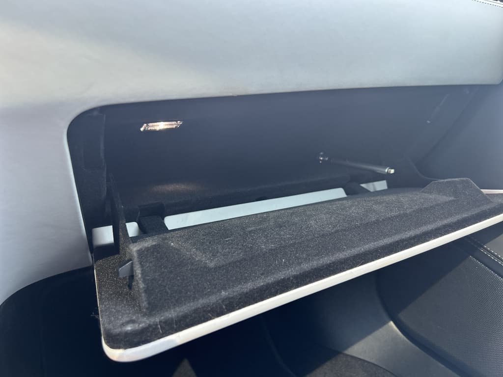 2016 Tesla Model S view 16