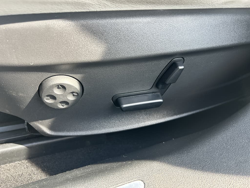 2016 Tesla Model S view 7