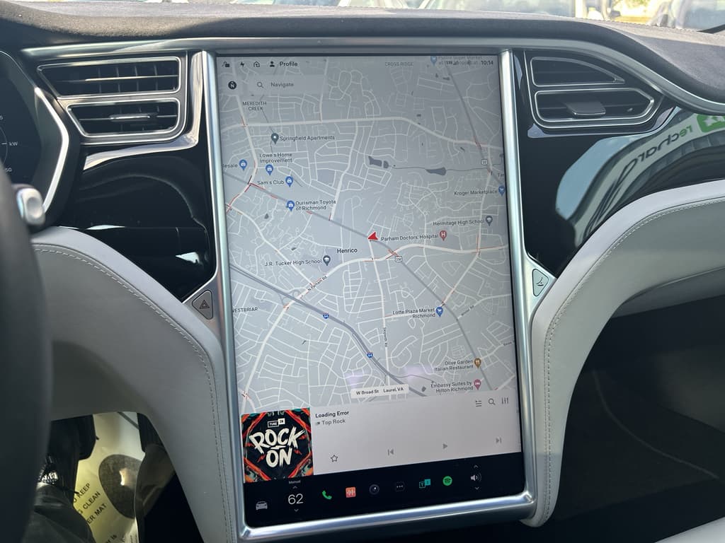 2016 Tesla Model S view 10