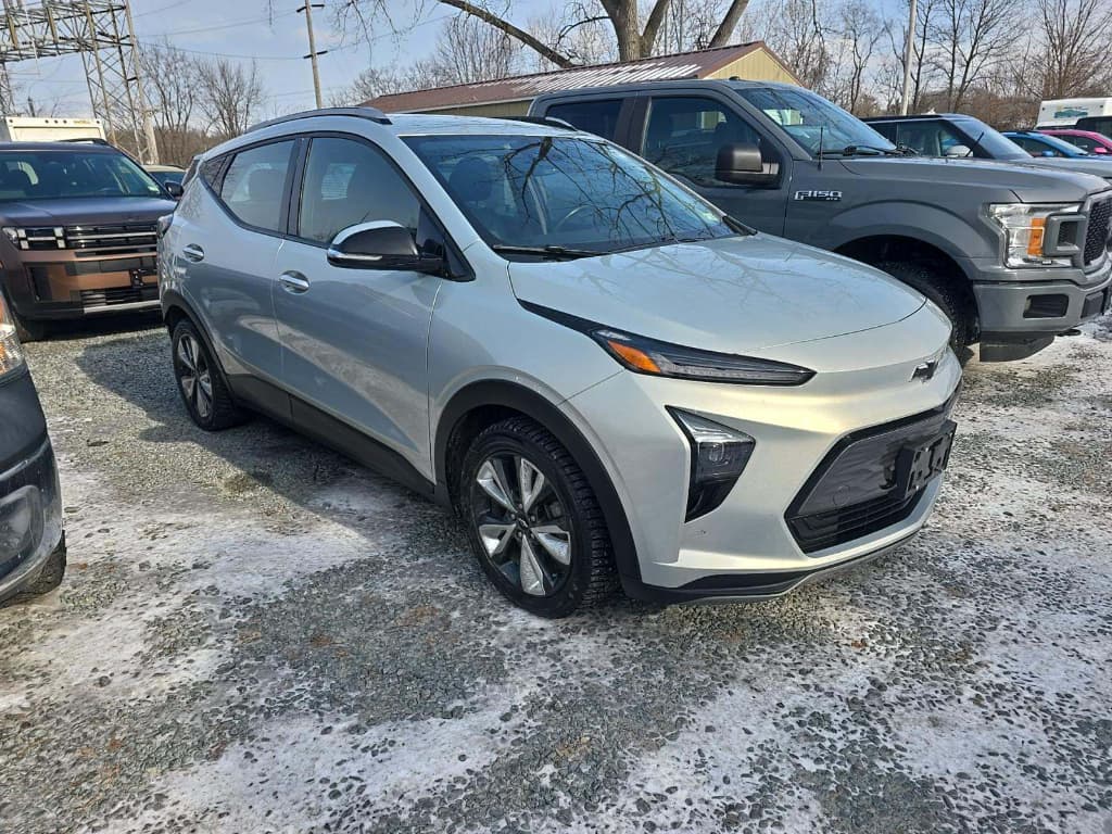 2022 Chevrolet Bolt EUV view 4