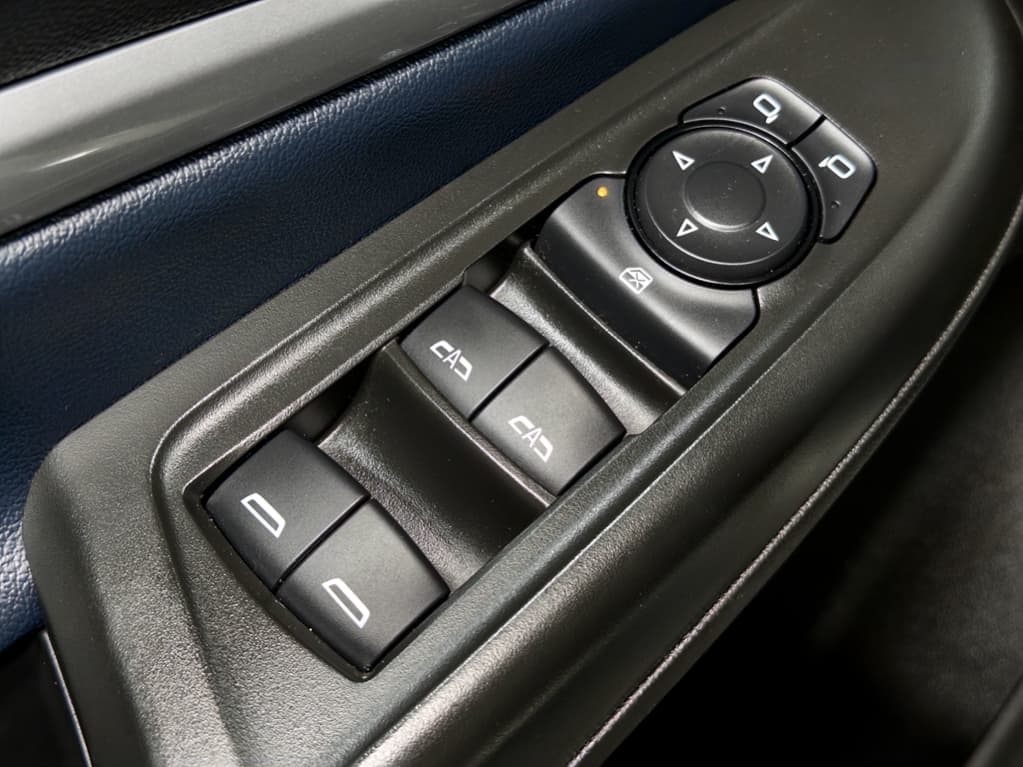 2022 Chevrolet Bolt EUV view 8