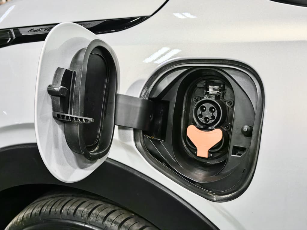 2022 Chevrolet Bolt EUV view 5