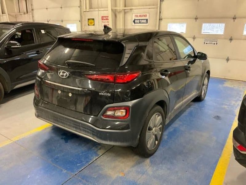 2021 Hyundai Kona EV view 4