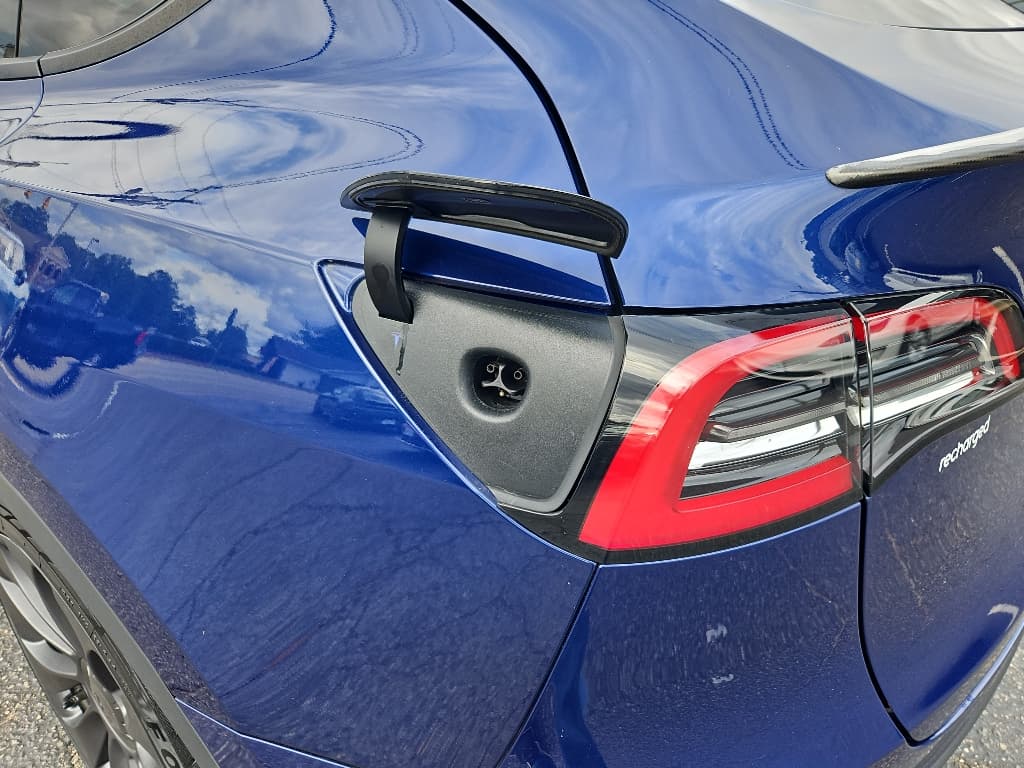 2021 Tesla Model Y view 5