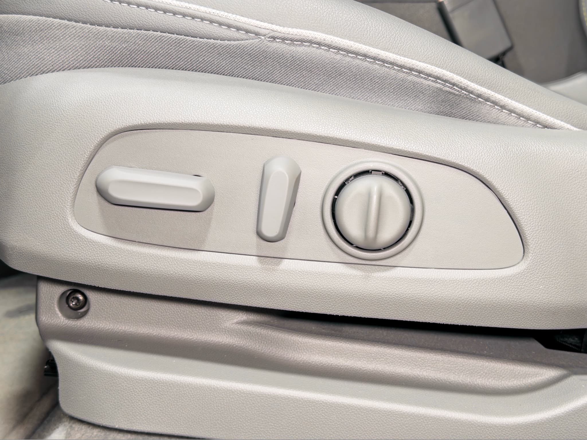 2022 Chevrolet Bolt EUV view 6