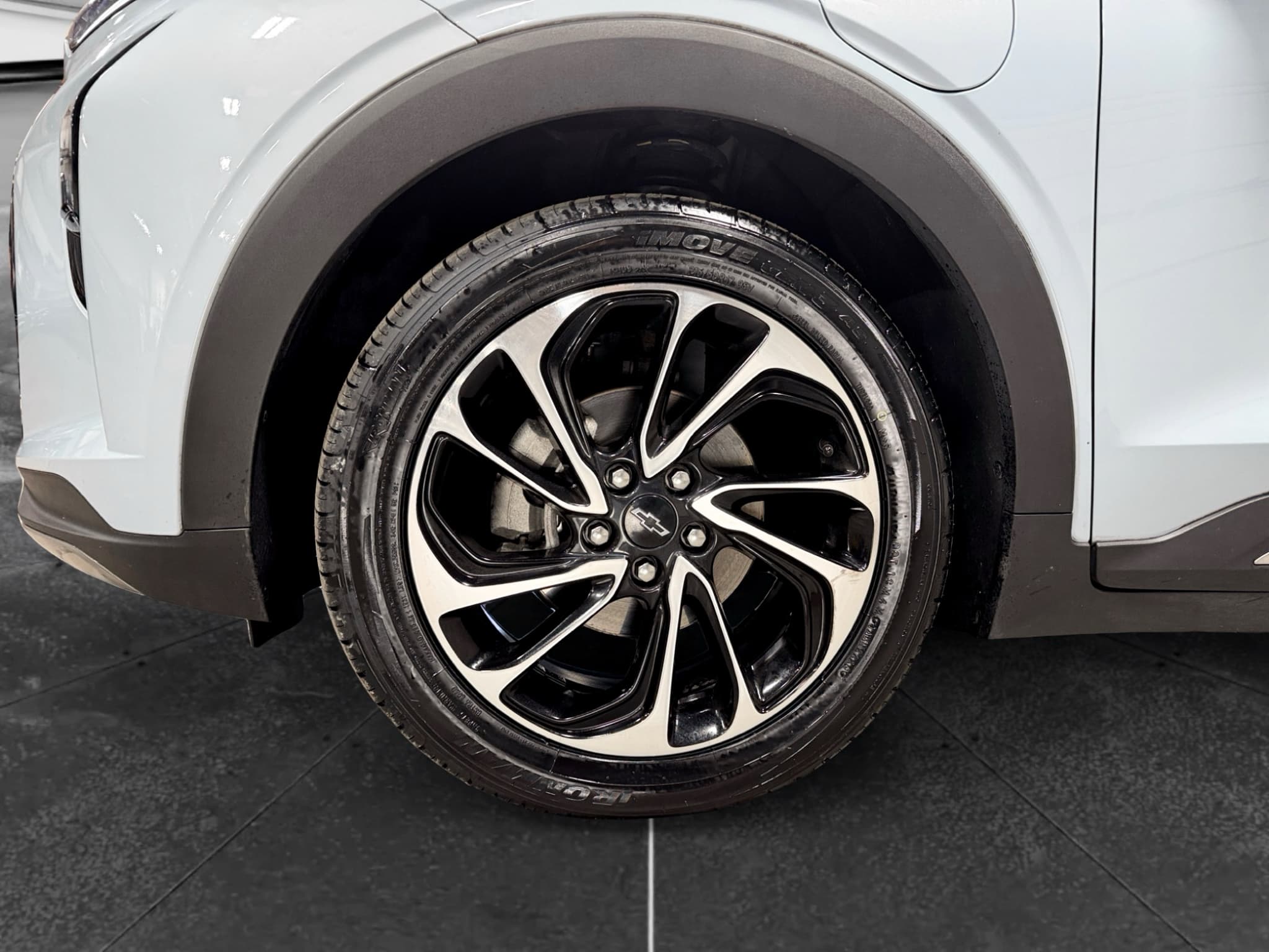 2022 Chevrolet Bolt EUV view 27