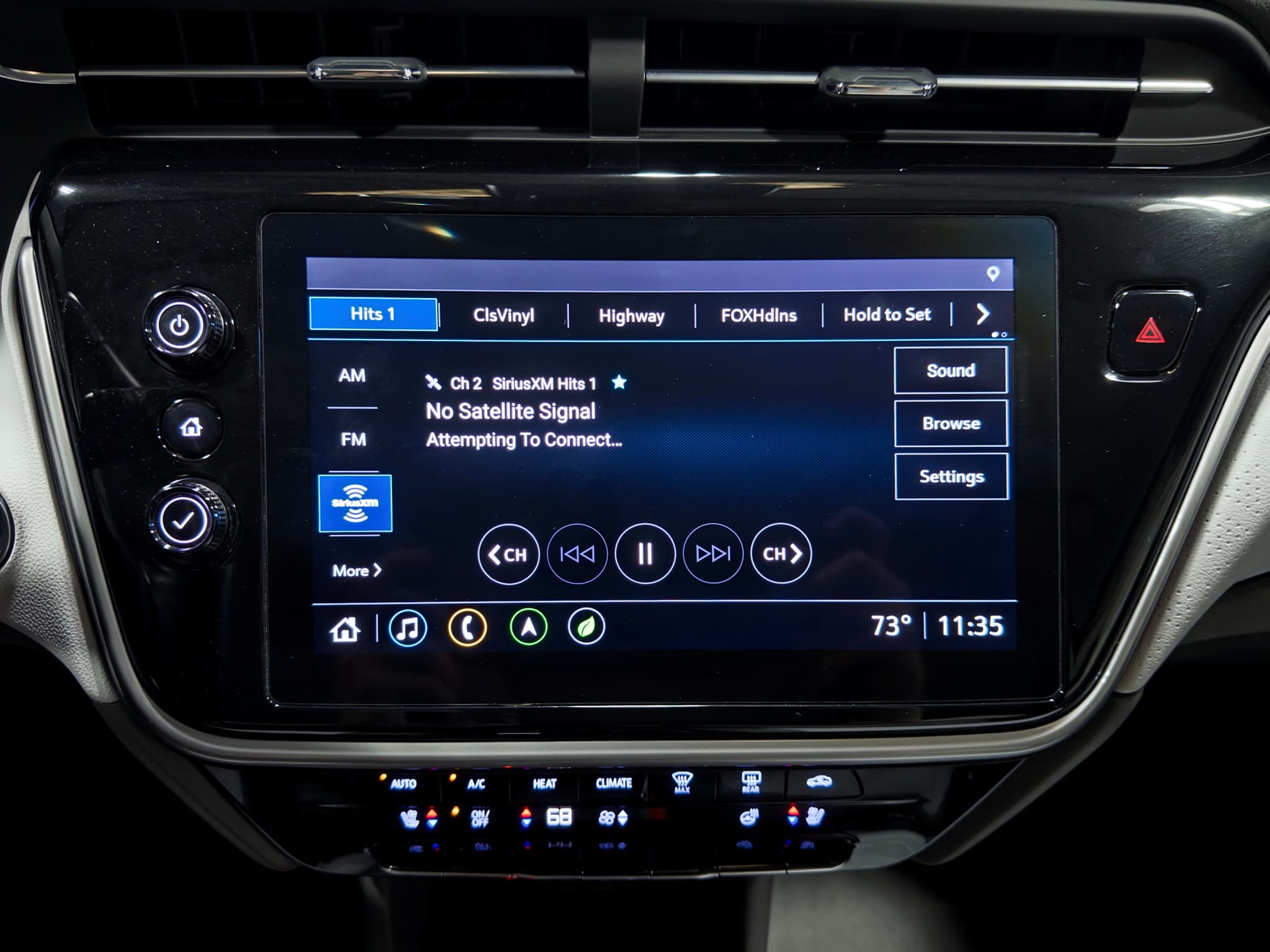 2022 Chevrolet Bolt EUV view 11