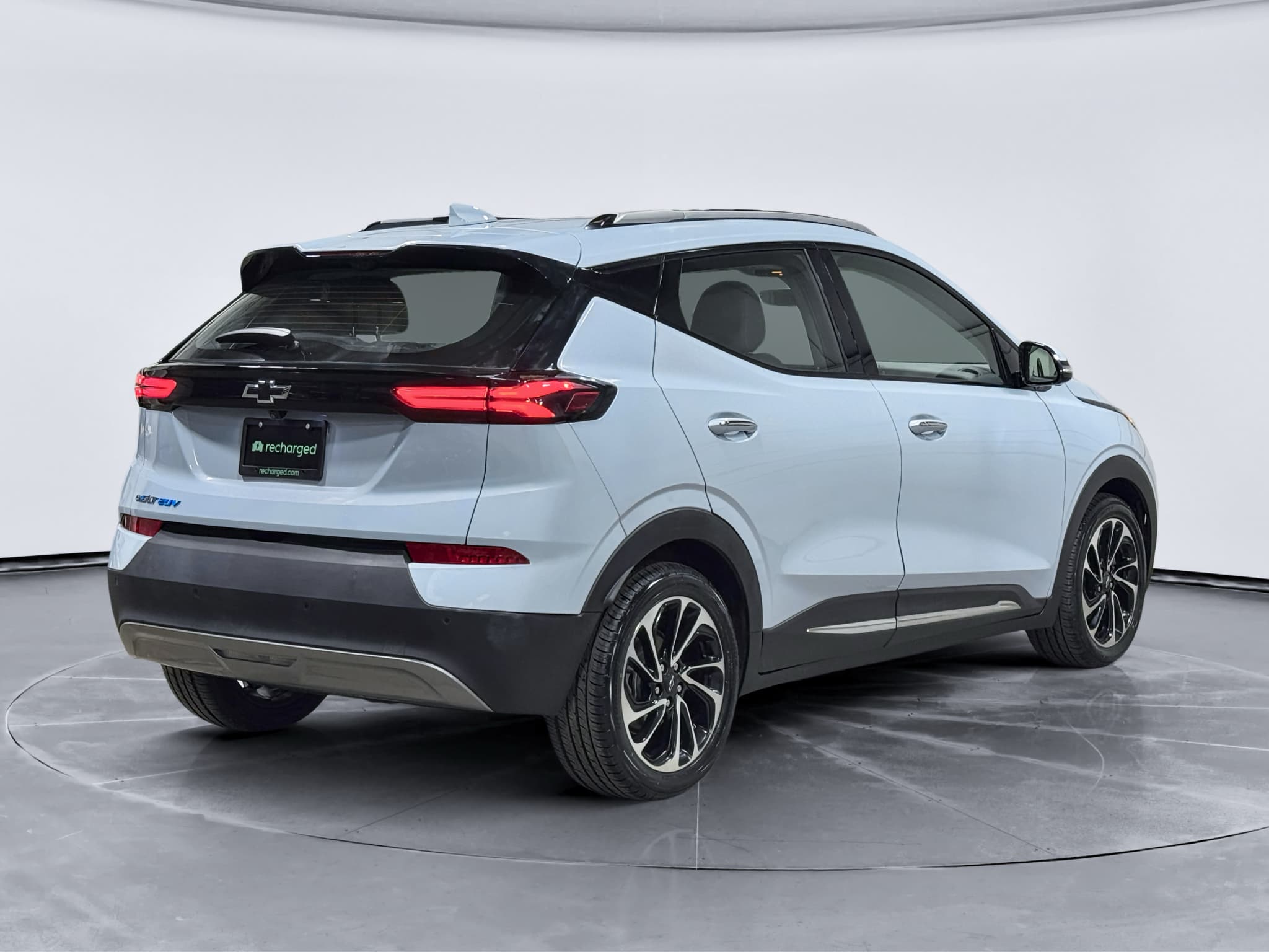 2022 Chevrolet Bolt EUV view 3