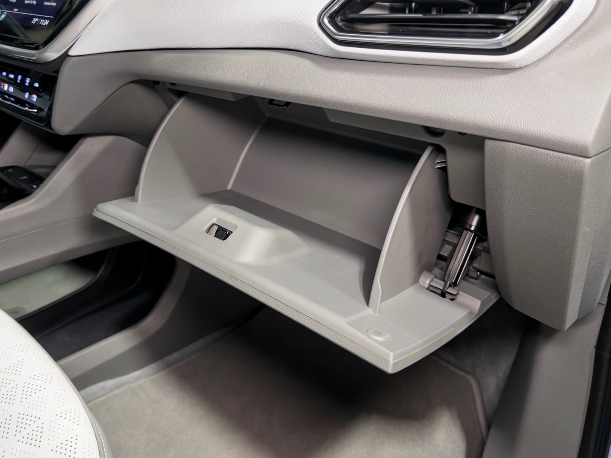 2022 Chevrolet Bolt EUV view 19