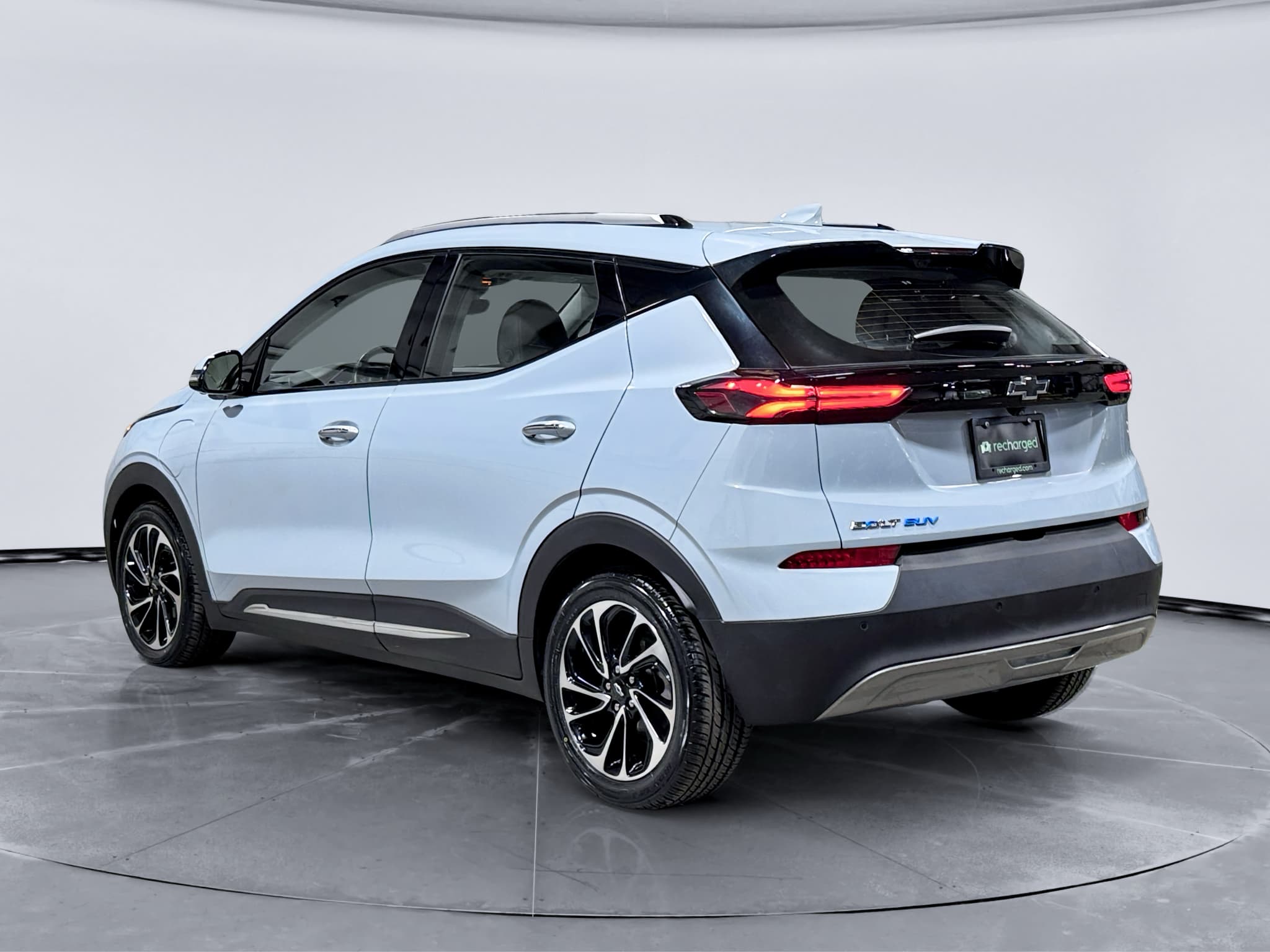 2022 Chevrolet Bolt EUV view 2