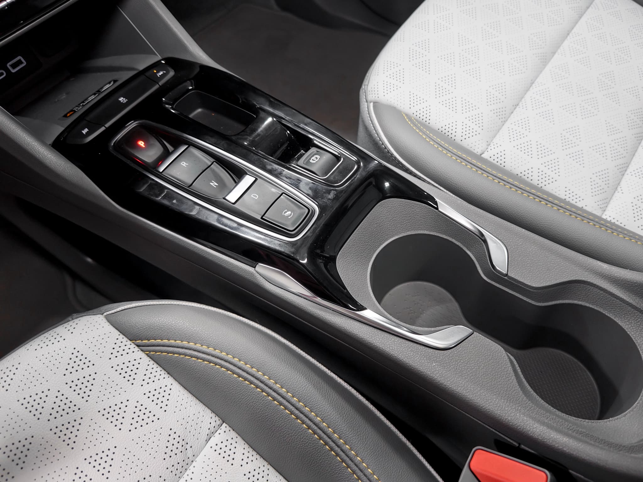 2022 Chevrolet Bolt EUV view 18
