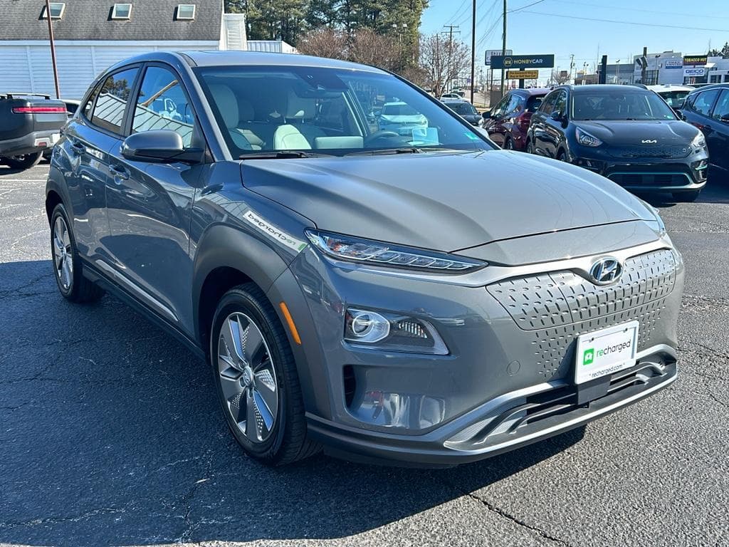 2021 Hyundai Kona EV view 4