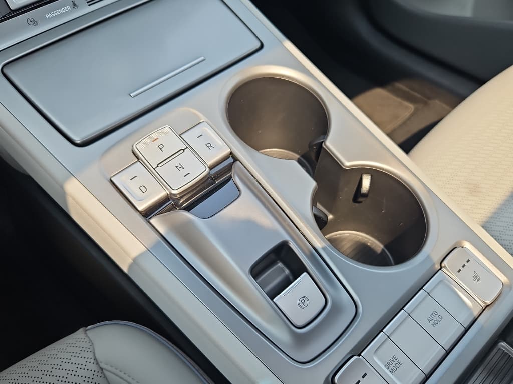 2021 Hyundai Kona EV view 17