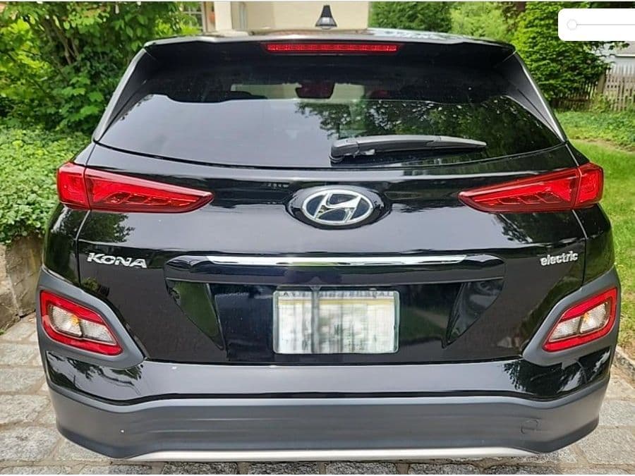 2021 Hyundai Kona EV view 5