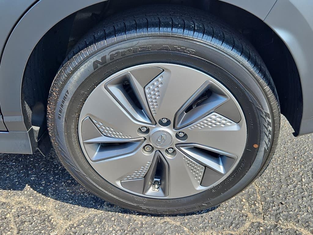 2021 Hyundai Kona EV view 29