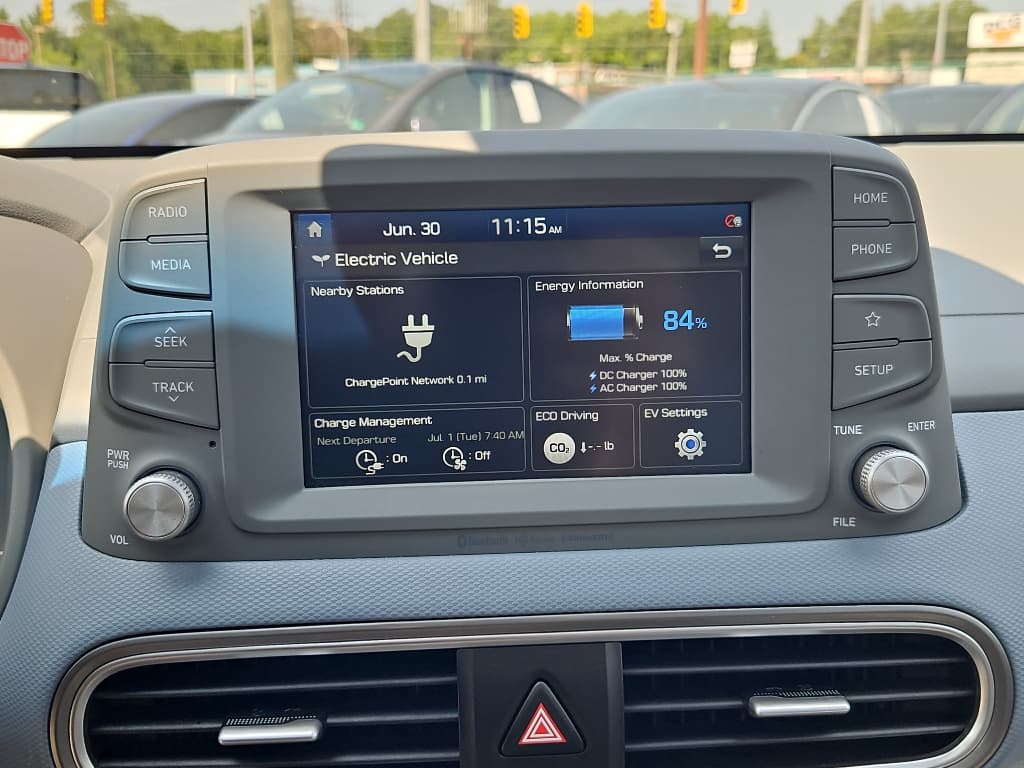 2021 Hyundai Kona EV view 11
