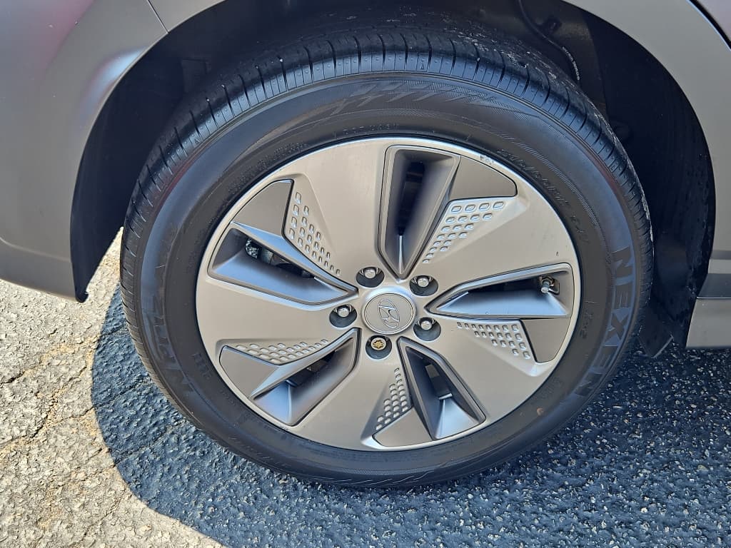2021 Hyundai Kona EV view 31
