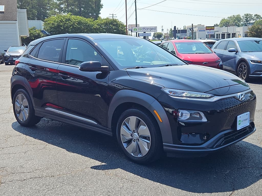 2021 Hyundai Kona EV view 4