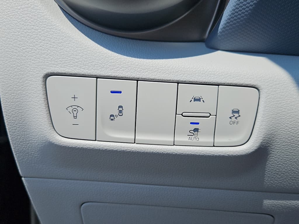 2021 Hyundai Kona EV view 14