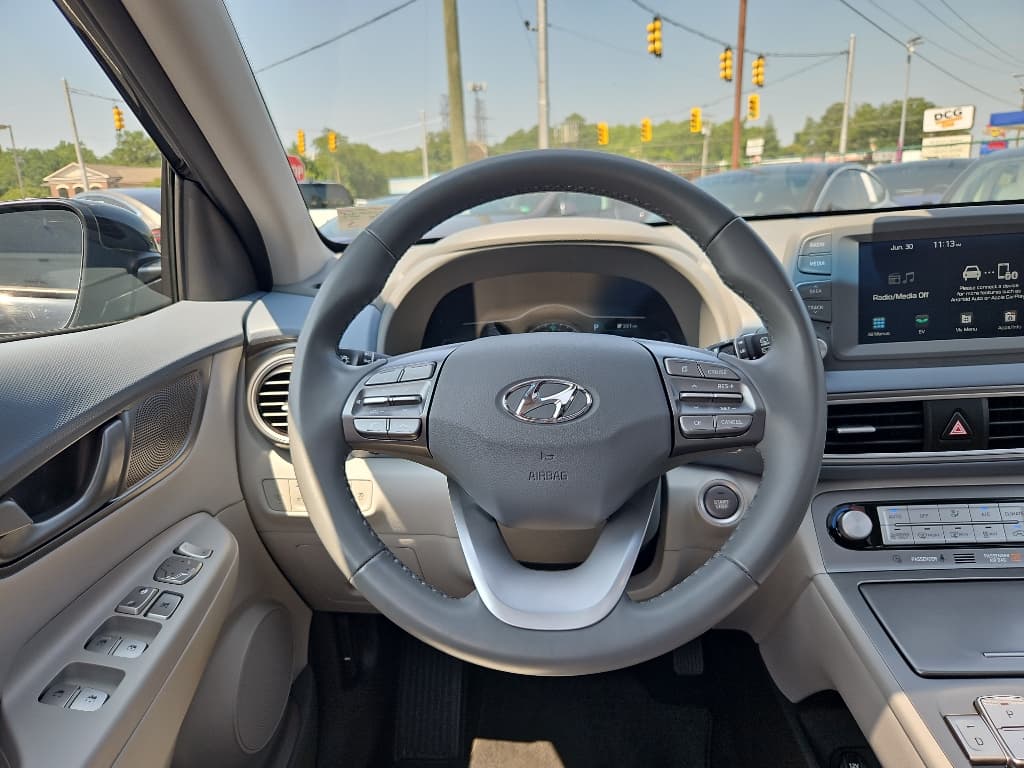 2021 Hyundai Kona EV view 8