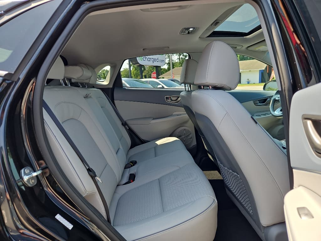 2021 Hyundai Kona EV view 21