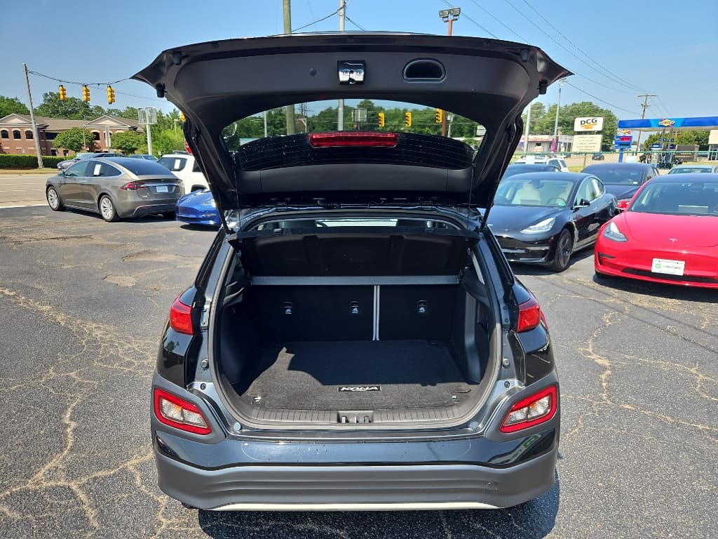 2021 Hyundai Kona EV view 22