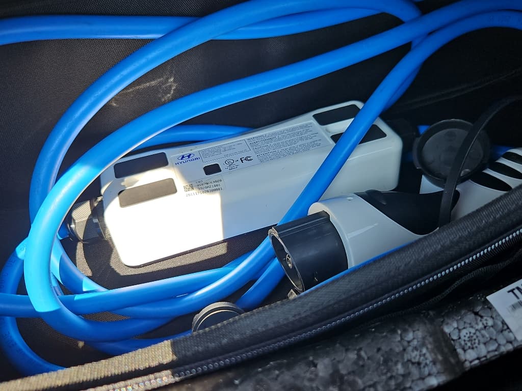 2021 Hyundai Kona EV view 6