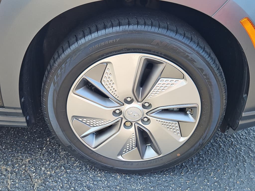 2021 Hyundai Kona EV view 33