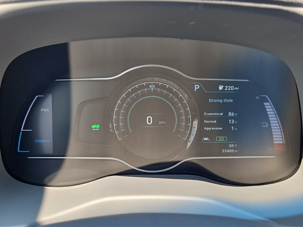 2021 Hyundai Kona EV view 9