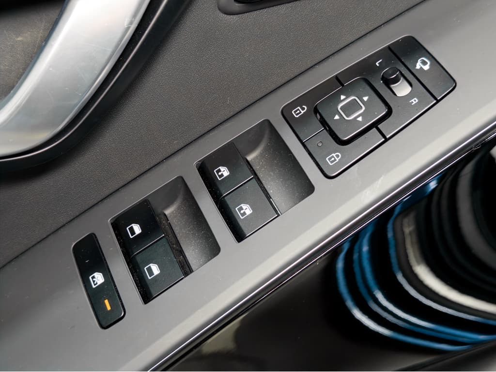 2024 Kia Niro view 6