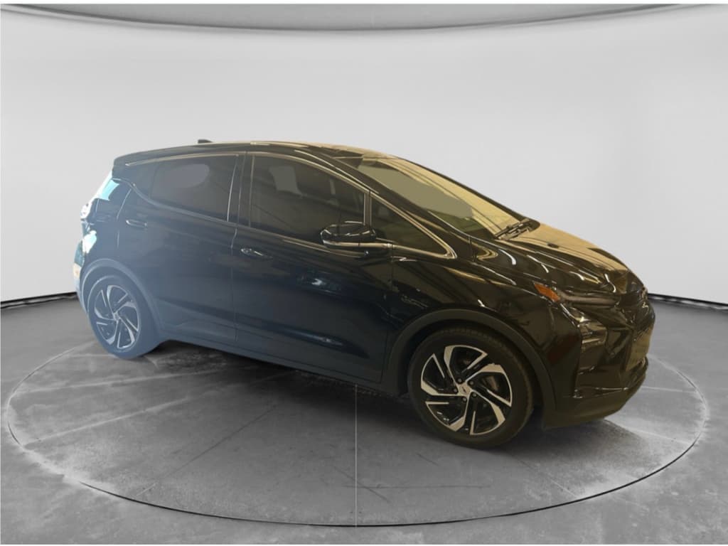 2022 Chevrolet Bolt EV view 3