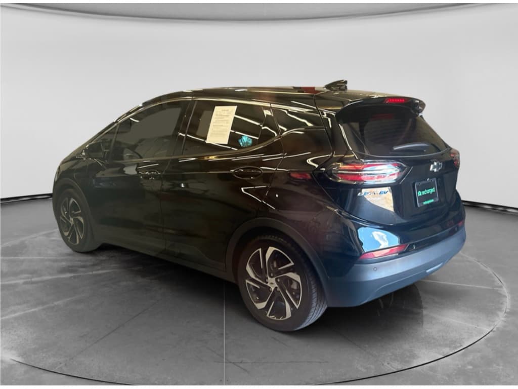 2022 Chevrolet Bolt EV view 2