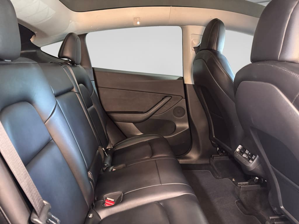 2021 Tesla Model Y view 21