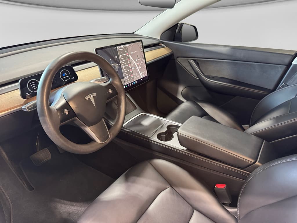 2021 Tesla Model Y view 17