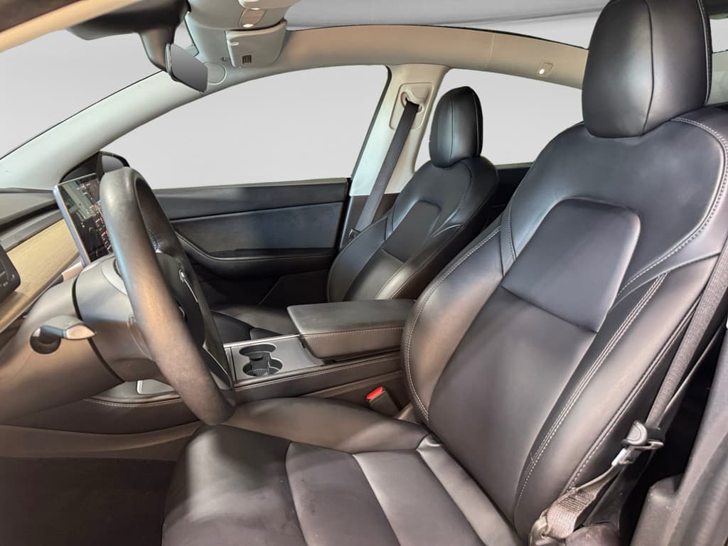 2021 Tesla Model Y view 16