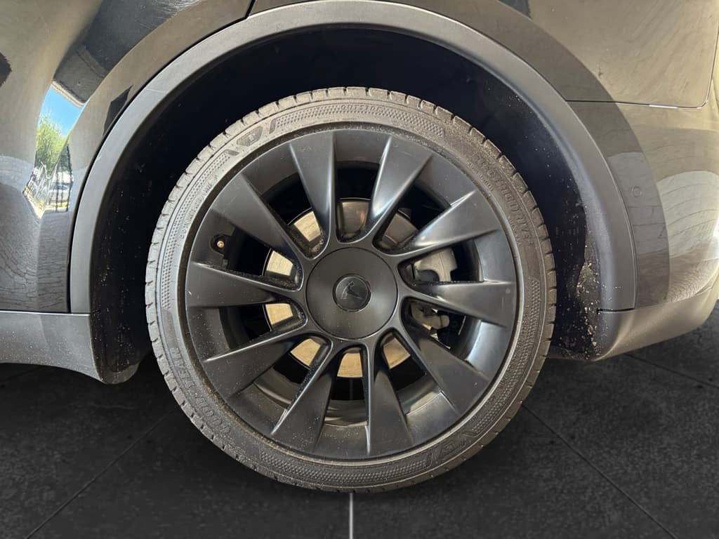 2021 Tesla Model Y view 32