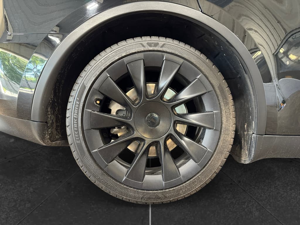 2021 Tesla Model Y view 36